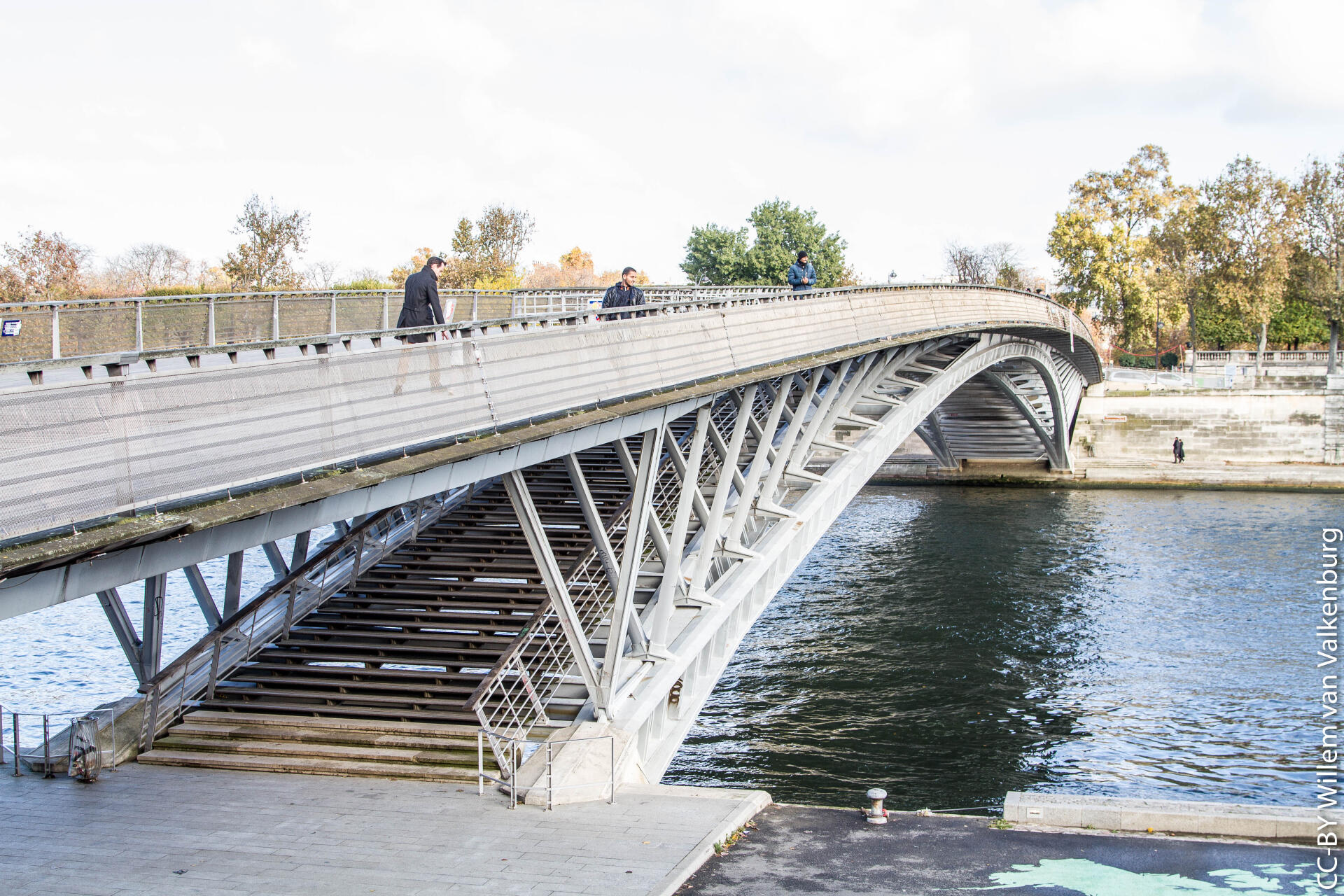 PASSERELLE LEOPOLDSEDARSENGHOR Salles de spectacles