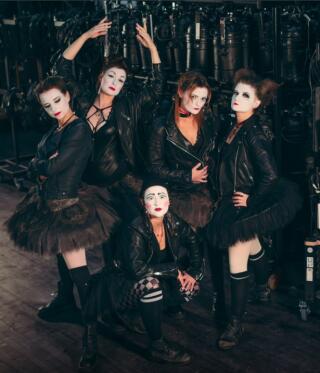 breaktherockdakhdaughters_theatredurondpoint_1754641373