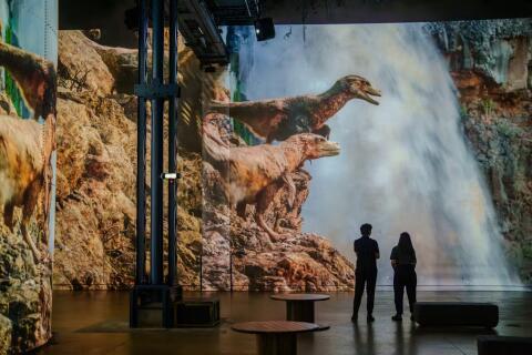 atelier_des_lumieres_dinosaures_affiche_1765790006