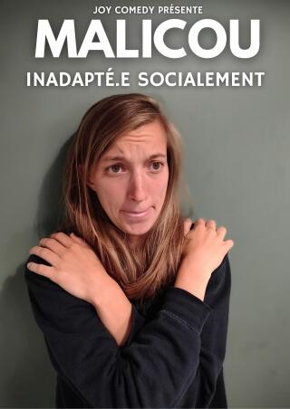 malicou_inadaptee_socialement_humour_lieu_affiche_1766402641