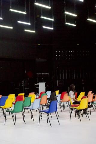 soeurs_theatre_val_de_reuil_affiche_1765551377