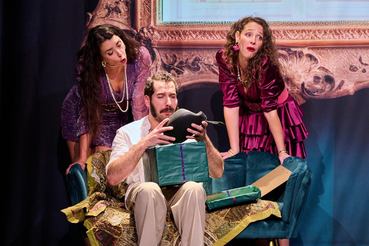 ELLES PARDONNENT MAIS N'OUBLIENT JAMAIS À MELUN - Théâtre Comédie ...